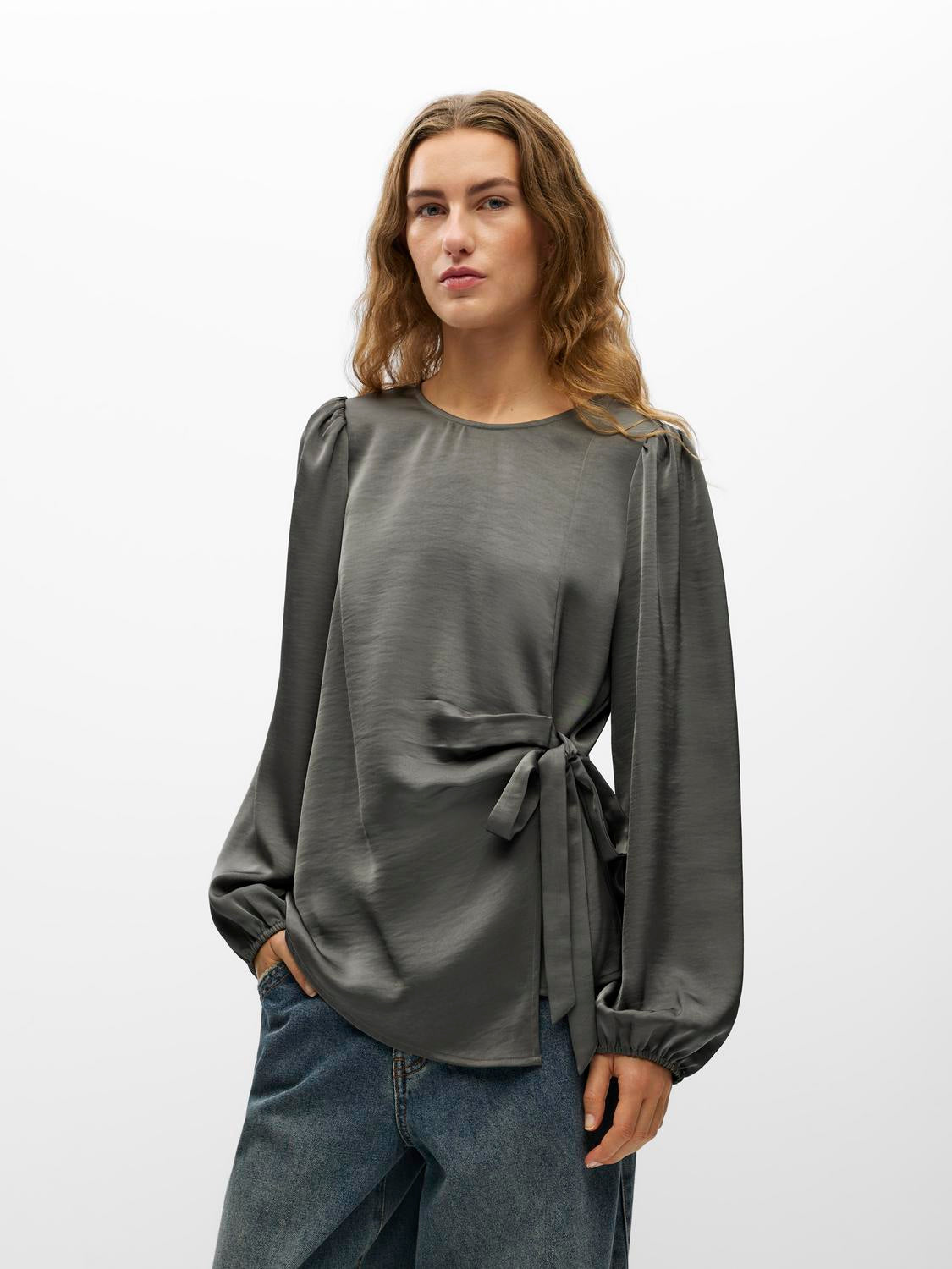 model_shot-front